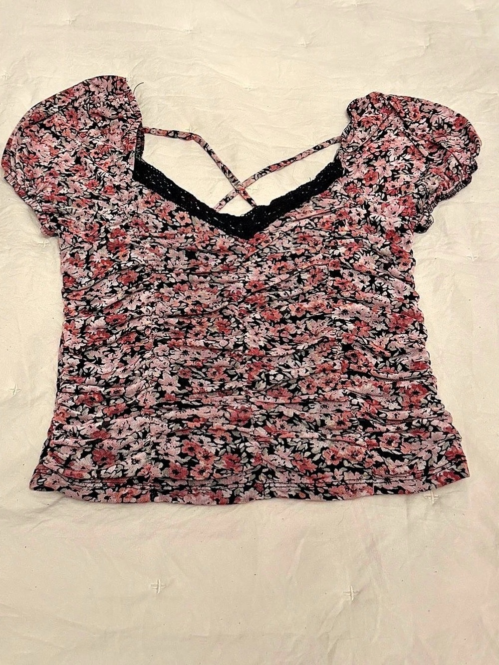 Crave Fame Floral Short Sleeve Top in Black & Pink Size Small